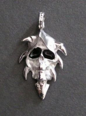 Lebka v kápi - ocelový přívěsek