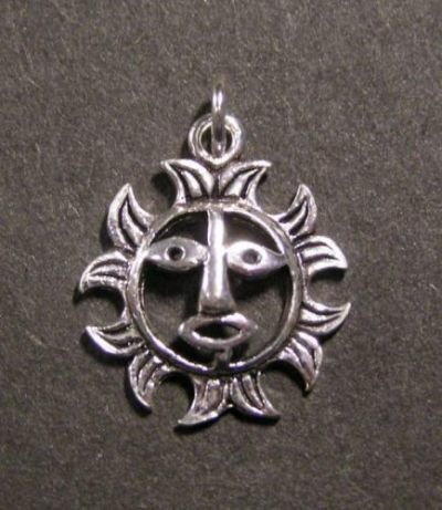 Slunce s obličejem - stříbrný přívěsek