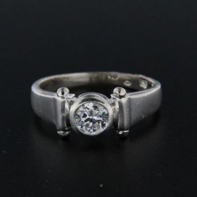 Stříbrný prsten R748