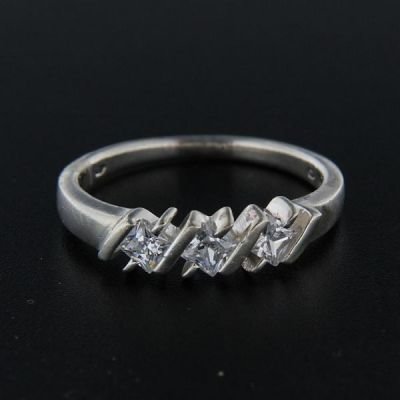Stříbrný prsten R747