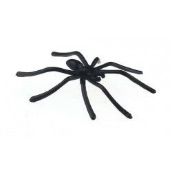 Plastový pavouk v životní velikosti