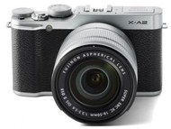 Fujifilm X-A2 + 16-50 mm II + 50-230 mm stříbrný