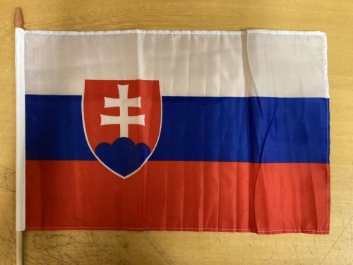 Vlajka na dřevěné tyči Slovensko 30x50 cm