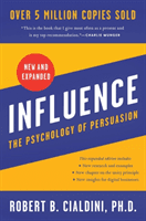 Influence, New and Expanded UK - The Psychology of Persuasion (Cialdini Robert B PhD)(Paperback / softback)