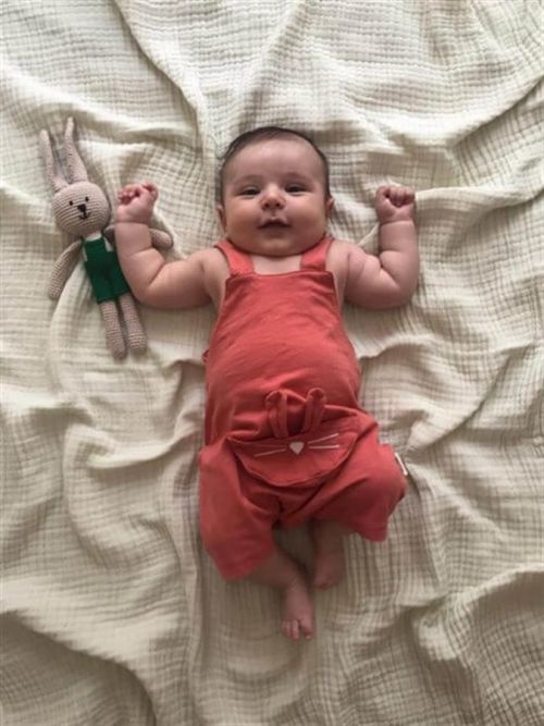 TrendUp.cz Kraťasy s laclem Zajíček - cihlová Velikost: 68