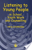 Listening to Young People in School, Youth Work and Counselling (Luxmoore Nick)(Paperback)