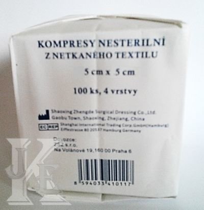 Kompresy z netkaného textilu 5x5cm/100 ks, 4 vrstvy