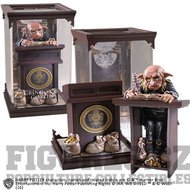 Noble Collection Harry Potter Magical Creatures Statue - Gringotts Goblin 19 cm