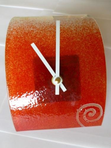 autorské hodiny Skleněné stolní hodiny Spirála červená