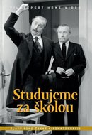 Studujeme za školou