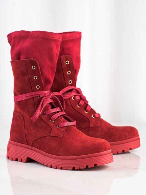 Krásné dámské červené  kotníčkové boty na plochém podpatku