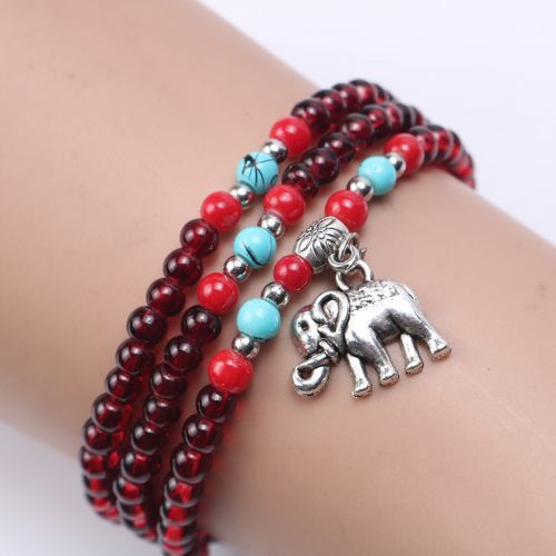 Korálkový náramek na ruku