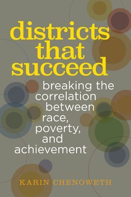 Districts That Succeed - Breaking the Correlation Between Race, Poverty, and Achievement (Chenoweth Karin)(Paperback / softback)