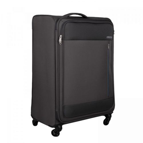 Černý cestovní kufr menší střední velikosti