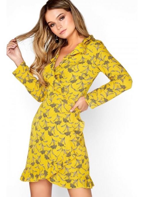Žluté zavinovací šaty s květinovým motivem