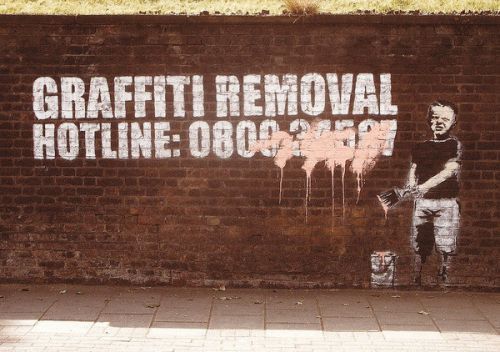CLOSE UP Plakát, Obraz - Banksy Street Art - Graffity Removal Hotline, 59x42 cm