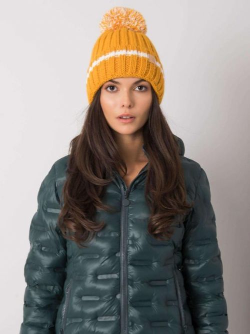HOŘČICOVÁ ZIMNÍ ČEPICE S BAMBULÍ JK-CZ-35.92-MUSTARD Velikost: ONE SIZE