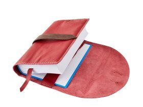 Obal na knihu kožený se sponou Červená vzorovaná max rozměr zavřené knihy v22x š