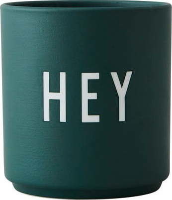 Tmavě zelený porcelánový hrnek Design Letters Favourite Hey