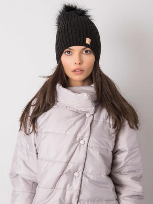 ČERNÁ ČEPICE S CHLUPATOU BAMBULÍ -JK-CZ-24.30-BLACK Velikost: ONE SIZE