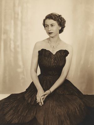 Elizabeth II - Princess, Queen, Icon(Pevná vazba)