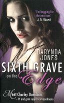 Sixth Grave on the Edge (Jones Darynda)(Paperback)