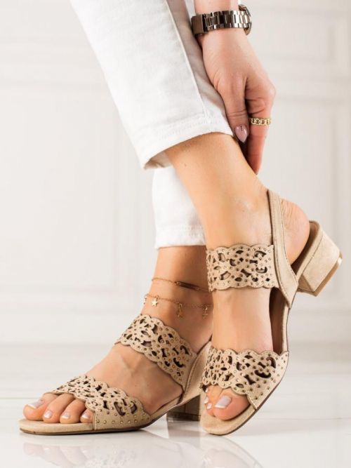 Komfortní dámské hnědé  sandály na širokém podpatku
