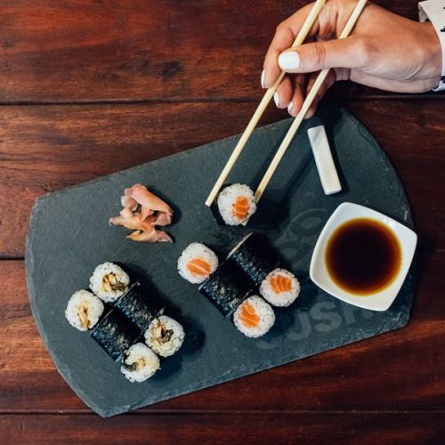 Set na sushi s břidlicovým tácem (4 častí)