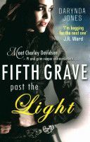 Fifth Grave Past the Light (Jones Darynda)(Paperback)