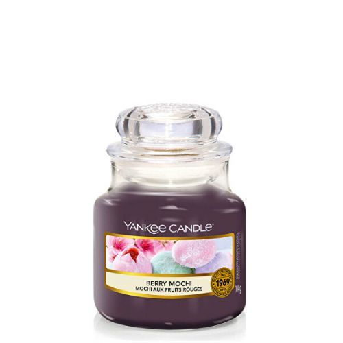 Yankee Candle Aromatická svíčka Classic malá Berry Mochi 104 g