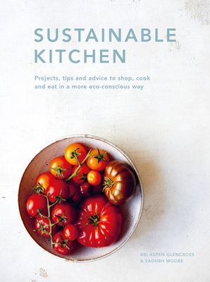 Sustainable Kitchen - Projects, tips and advice to shop, cook and eat in a more eco-conscious way (Moore Sadhbh)(Pevná vazba)