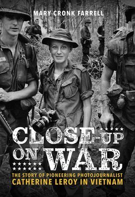 Close-Up on War: The Story of Pioneering Photojournalist Catherine Leroy in Vietnam - The Story of Pioneering Photojournalist Catherine Leroy in Vietnam (Farrell Mary)(Pevná vazba)