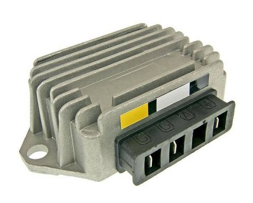 101 Octane Regulátor napětí 3-pin Piaggio Bravo, Vespa Car, N, PK, ET3, PX 16831