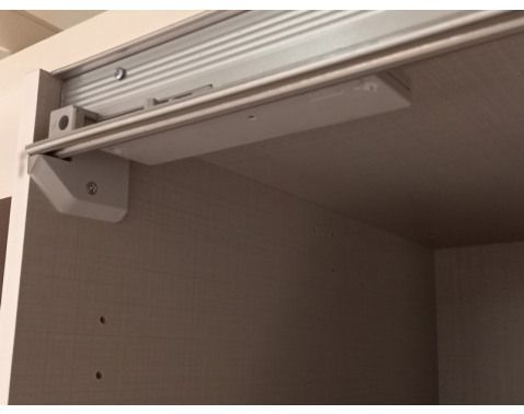 Brzdy s tlumením dojezdu k posuvným dveřím skříně Easy Plus (2 ks)