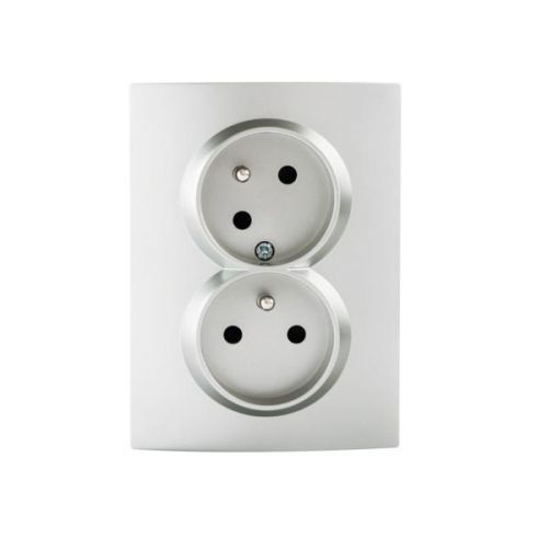 Kanlux 27243 LOGI Zásuvka dvojitá s uzemněním, pootočená, kompletní - stříbrná (nahrazuje kód 25443)