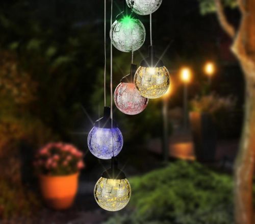 Solární závěsné LED světlo