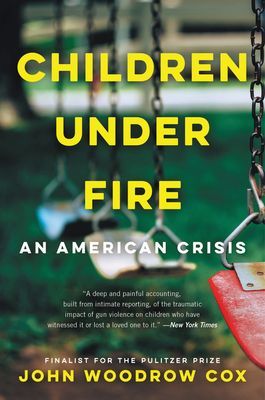 Children Under Fire - An American Crisis (Cox John Woodrow)(Paperback)