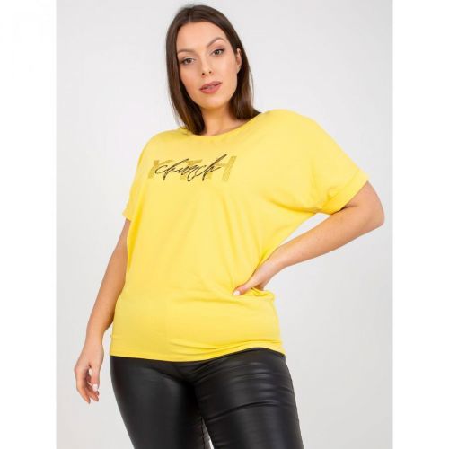 Yellow plus size t-shirt with an applique
