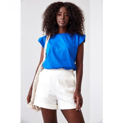 Basic cotton t-shirt with cornflower blue pillows