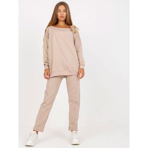 Beige two-piece casual set with long sleeves