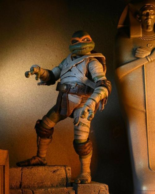 NECA | Universal Monsters x Želvy Ninja - sběratelská figurka Ultimate Michelangelo as The Mummy 18 cm