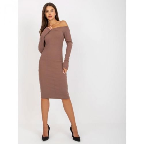 A brown basic dress revealing the shoulders every day