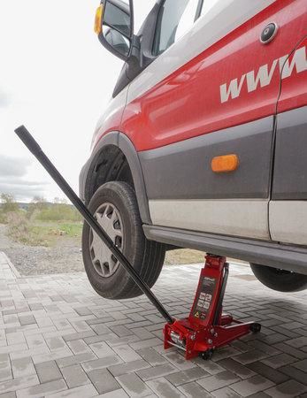 AHProfi Pojízdný nízkoprofilový zvedák BRUTUS, 2,5 t - AH8300