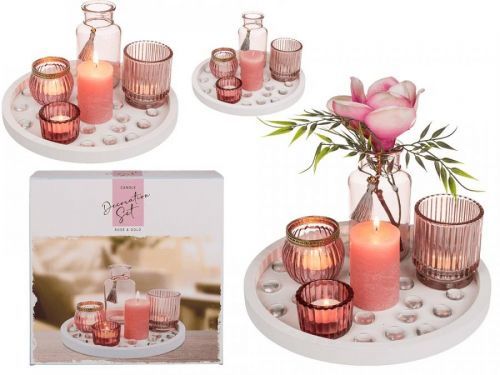 Bílý dřevěný tác se svíčkami - se sloupovou svíčkou, skleněná váza, 3 skleněné svícny na čajové svíčky, 3 čajové svíčky, skleněné dekorační kameny, Průměr: cca 22 cm, v dárkové krabičce. Cena za 1ks.