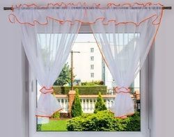 Voálová záclona bílá s oranžovým obšitím
