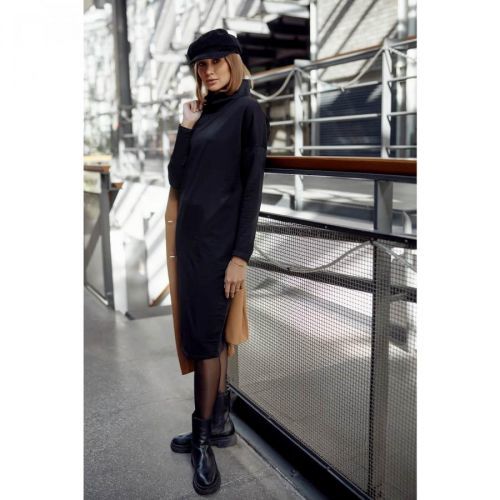 Loose dress with turtleneck and navy blue pockets