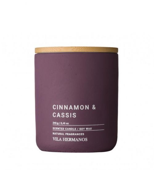 Vila Hermanos Přírodní vonná svíčka Concrete Cinnamon & Cassis 240 g