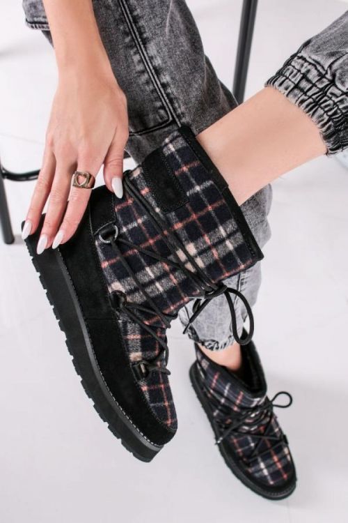 Tmavě modré kotníkové šněrovací sněhule Nauttiva MS