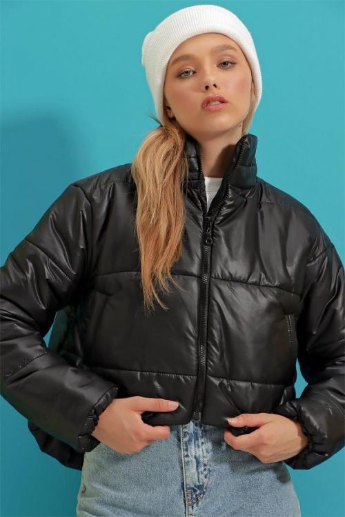Trend Alaçatı Stili Women's Black Stand Collar Double Pockets Elastic Waist Inflatable Puffer Coat