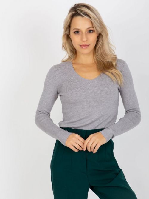 SVĚTLE ŠEDÝ SVETR S VÝSTŘIHEM NM-SW-J52004-2.04-GRAY Velikost: ONE SIZE